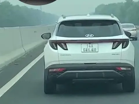 Mượn xe ôtô, "phù phép" thành biển đẹp 666.68 rồi phóng lên cao tốc