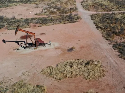 Dầu Nga 'mất suất', châu Âu ồ ạt nhập dầu Mỹ giúp vị thế nước này trên thị trường năng lượng hồi sinh