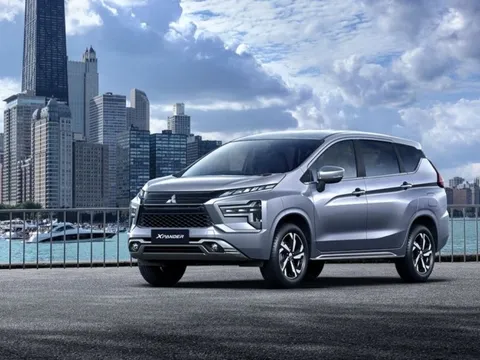 Mặc thị trường trầm lắng, những mẫu ô tô này vẫn tăng giá bán tới cả trăm triệu đồng