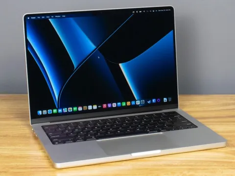 Đại lý "xả hàng" MacBook Pro 14 inch