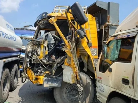 Quảng Nam: 5 xe tải “dính chùm” trên quốc lộ 1A sau tai nạn liên hoàn