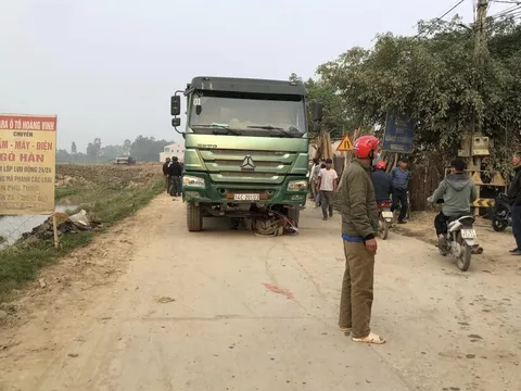 Vụ mẹ và 2 con nhỏ tử vong trên đường đi học: Tài xế khai gì về nguyên nhân?