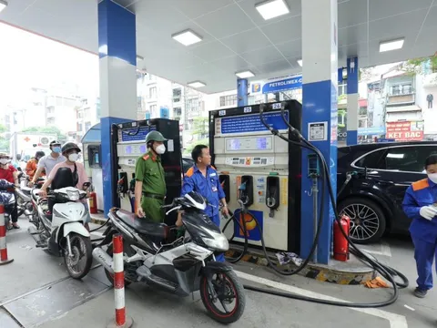 Bất cập quản lý xăng dầu: Doanh nghiệp than kiệt quệ vì nhiều bộ ngành cùng quản
