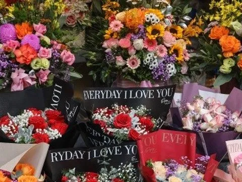 Giá hoa 8/3 tăng 'phi mã'