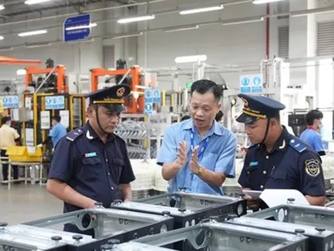 Xuất nhập khẩu lao dốc kéo thu ngân sách giảm sâu