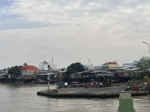 Đến lúc "mạnh tay" với lấn sông, rạch ở TP HCM