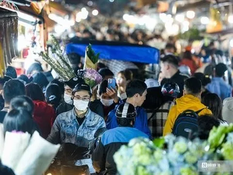 Chợ hoa lớn nhất Thủ đô tất bật dịp 8/3