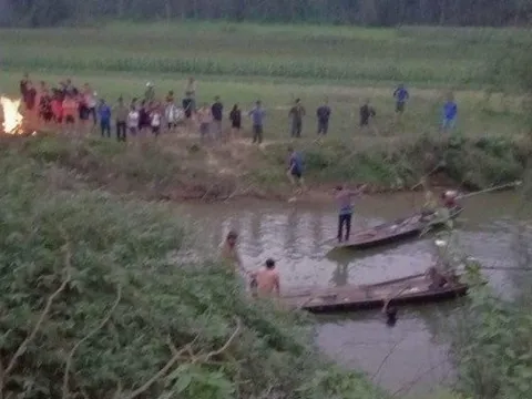 Hà Tĩnh: Ra bờ sông chơi, hai anh em họ chết đuối thương tâm