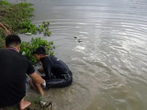 Nghi án mẹ dìm chết 2 con gái nhỏ dưới sông