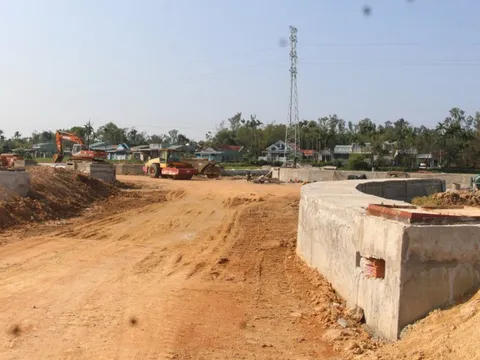 Nhà thầu thi công 14 dự án ở Tam Kỳ xin "tháo chạy", nhiều công trình dở dang