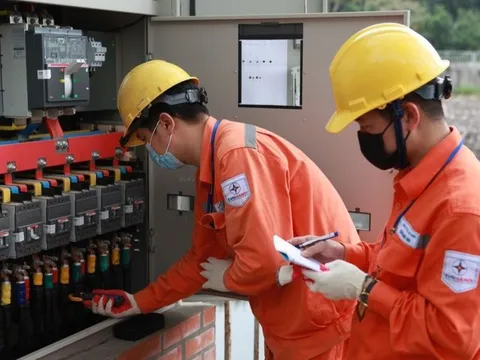 EVN kêu gặp khó vì giá điện giữ nguyên suốt 4 năm