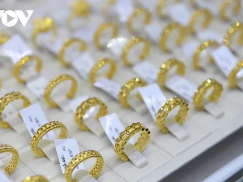 Giá vàng trong nước và thế giới đồng loạt giảm