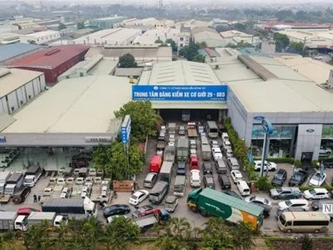 Hà Nội: Xếp hàng 2 ngày vẫn chưa được đăng kiểm