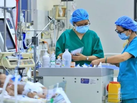 Liên tiếp nhiều Sở Y tế “cấm cửa” bác sĩ, liệu có giải pháp tốt hơn?