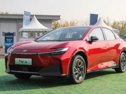 Chiếc xe 'nửa Toyota' sắp tới tay người dùng: Đi 600km một lần sạc, to như Camry mà giá ngang Vios
