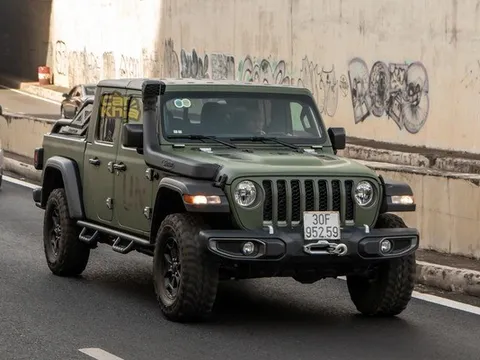 Ông Đặng Lê Nguyên Vũ tự lái gần 700km Đắk Lắk - TP.HCM bằng bán tải 4 tỷ: ‘Không mệt vì xe chạy rất êm’