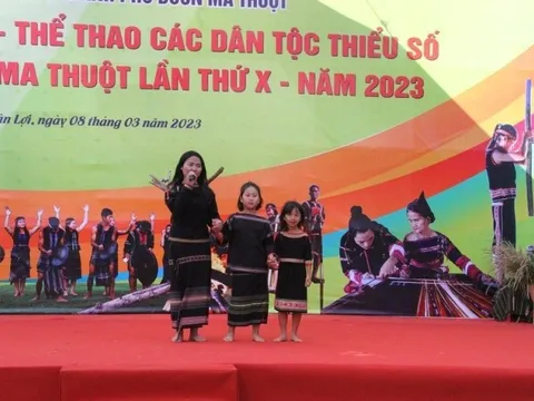 Cho học sinh tại Tp.Buôn Ma Thuột nghỉ học để tham gia Lễ hội Cà phê