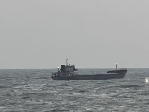 Bình Thuận: Cứu vớt 11 người trên tàu hàng có thể bị chìm ở vùng biển Kê Gà