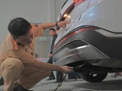 CSGT chi viện, bắt đầu kiểm định ô tô tại Hà Nội và TP.HCM