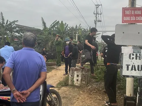 Người đàn ông tử vong khi băng qua đường sắt, xe máy bị kéo lê 100 m