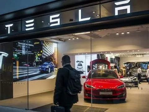 Tesla đã khơi mào cuộc chiến giá cả với cả ngành sản xuất xe hơi và đang âm thầm ‘hớt váng’