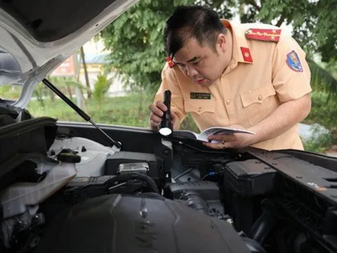 Nhận lệnh chi viện đăng kiểm, CSGT phía Nam có mặt tại Hà Nội ngay trong đêm