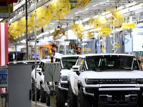 Đại sa thải ngành ô tô: General Motor ‘hối lộ’ 58.000 lao động tự nghỉ việc để hãng rảnh tay đấu với Elon Musk