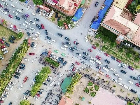 Một xã nông thôn ở tỉnh nghèo của Việt Nam cứ 2 hộ dân có 1 ô tô