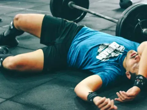 Tập gym bị liệt, đột tử khi chơi thể thao, vì sao?