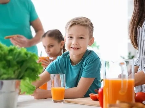 5 loại đồ uống tăng cường sức khoẻ giao mùa cho trẻ