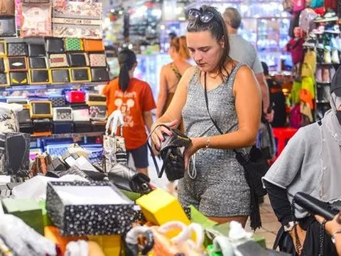 Tỉ phú Johnathan Hạnh Nguyễn đề xuất cách móc hầu bao của khách du lịch