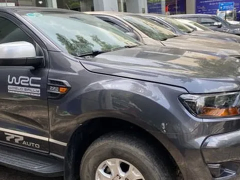 Xe bán tải cũ đã hết thời