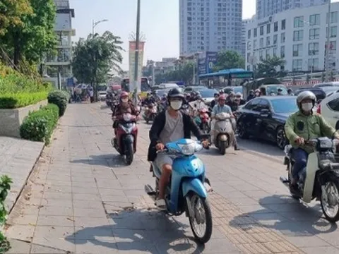 Đi xe trên vỉa hè, phạt đến 5 triệu đồng