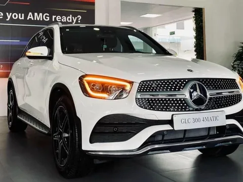 Không chờ chính sách, hàng loạt ô tô tự ‘giảm trước bạ’ tại Việt Nam: BMW, Mercedes bớt cả trăm triệu, vua doanh số cũng nhập cuộc chơi