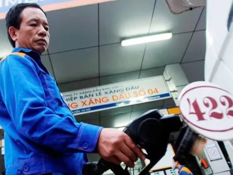 Giá xăng dự báo tăng 100 - 200 đồng/lít