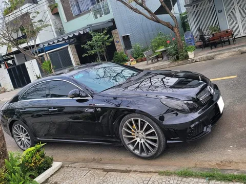 Mercedes CLS 500 bán lại 379 triệu đồng: Xe chơi nhiều đồ độ đắt tiền nhưng được gạ đổi Kia Forte
