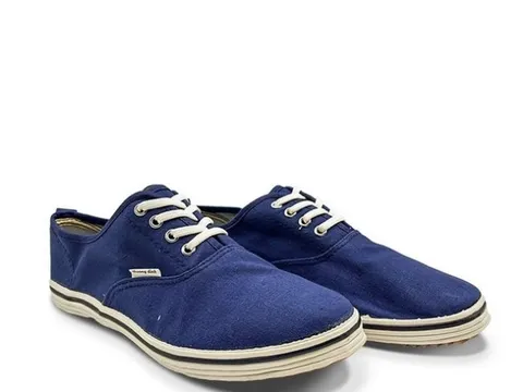 Không phải đôi giày đang gây bão của HIEUTHUHAI, đây mới là đôi giày quốc dân của Thượng Đình, nhìn qua là cả một trời ký ức ùa về