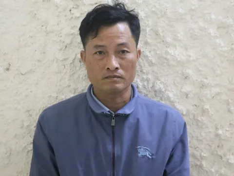 Khởi tố đối tượng lùi xe tông CSGT bị thương