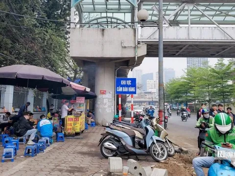 Nhếch nhác vỉa hè, nhà ga đường sắt Nhổn - Ga Hà Nội bị lấn chiếm