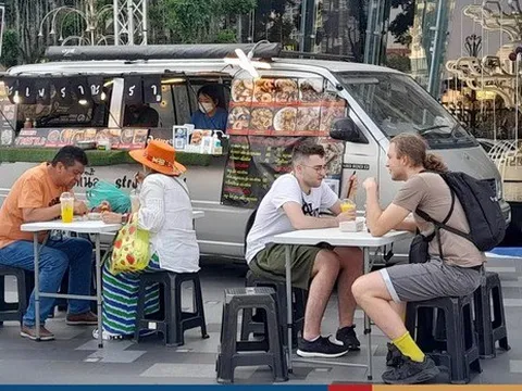 Thái Lan đưa xe bán đồ ăn thành xu hướng du lịch mới
