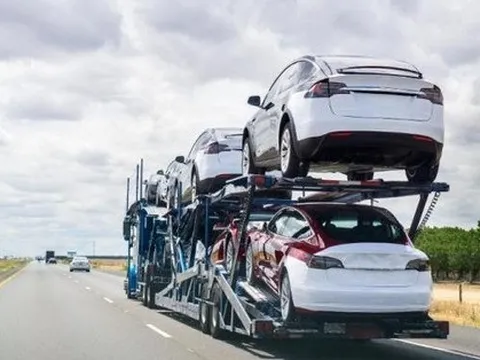 Chưa kịp ‘cất cánh’ đã đón cú sập đầu tiên – đây mới là lý do thực sự khiến các hãng xe điện hoảng loạn giảm giá kích cầu