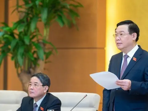 Xem xét, phê chuẩn đề nghị của Thủ tướng về việc bổ nhiệm, miễn nhiệm đại sứ