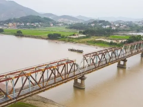 Cận cảnh cây cầu độc lạ nhất Việt Nam, tài xế mỗi lần đi qua đều rùng mình lo sợ