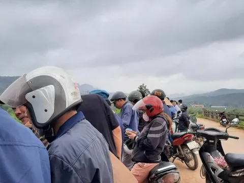 Nam thanh niên tử vong sau 3 ngày mất tích, đôi dép để lại trên cầu