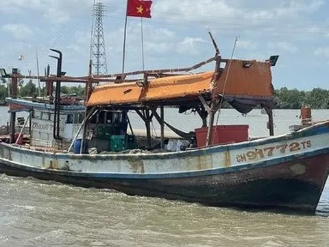 Cà Mau: Một tàu cá che giấu 10 thiết bị giám sát hành trình