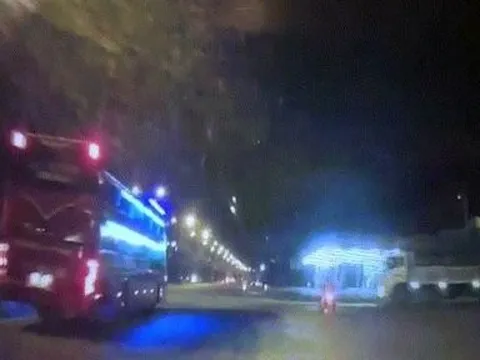 Tai nạn kinh hoàng: Xe tải húc văng xe khách ở Quy Nhơn, nhiều người khóc gào