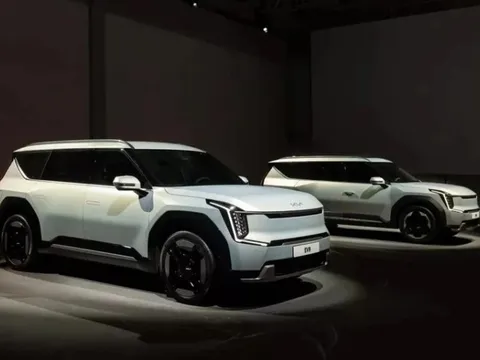 Ra mắt Kia EV9 - SUV điện 3 hàng ghế đầu tiên thế giới có ghế xoay 180 độ, rộng hơn cả Telluride, đẹp như xe concept