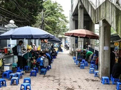 Nhà ga tuyến đường sắt Nhổn - ga Hà Nội thành nơi bán trà, quán ăn