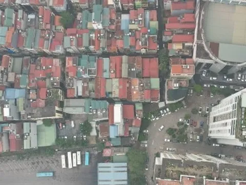 Cận cảnh con đường sẽ cắt ngang sân chung cư 25 Lạc Trung khiến dân không đồng thuận