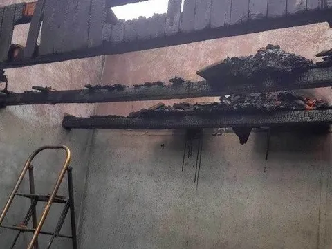 Nghệ An: Đốt than xông cho con dâu, cả nhà bị thiêu rụi